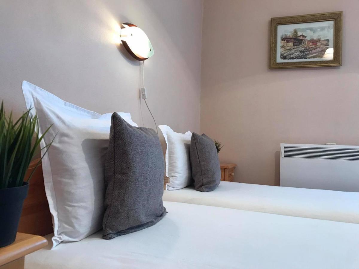 Къща За Гости Загорски Hotel คาโลเฟอร์ ภายนอก รูปภาพ