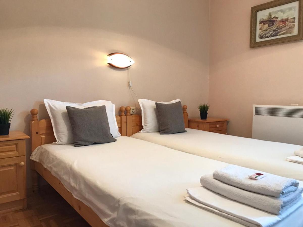 Къща За Гости Загорски Hotel คาโลเฟอร์ ภายนอก รูปภาพ