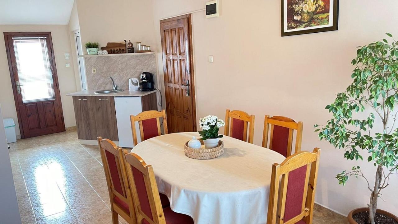 Къща За Гости Загорски Hotel คาโลเฟอร์ ภายนอก รูปภาพ